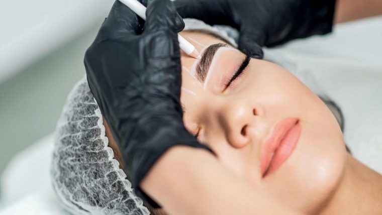 Cuidados de cejas y pestañas antes, durante y tras la quimioterapia