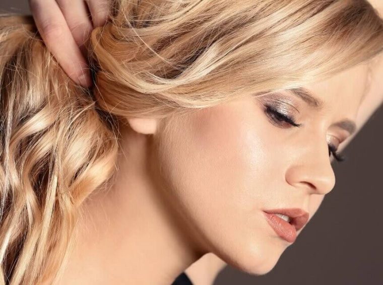 Eliminar frizz de una peluca
